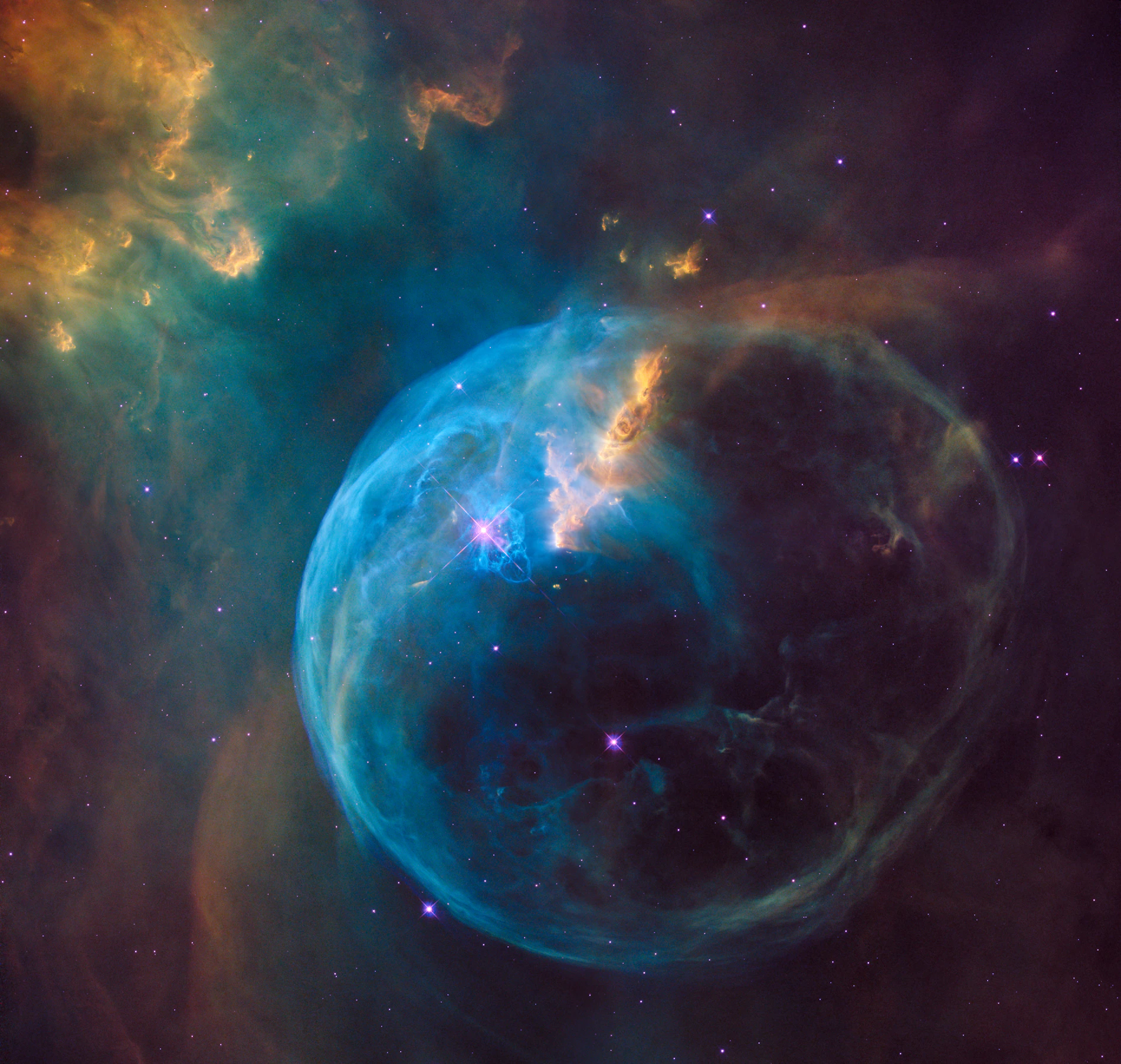 Aglomerado de estrelas em tons violeta e âmbar